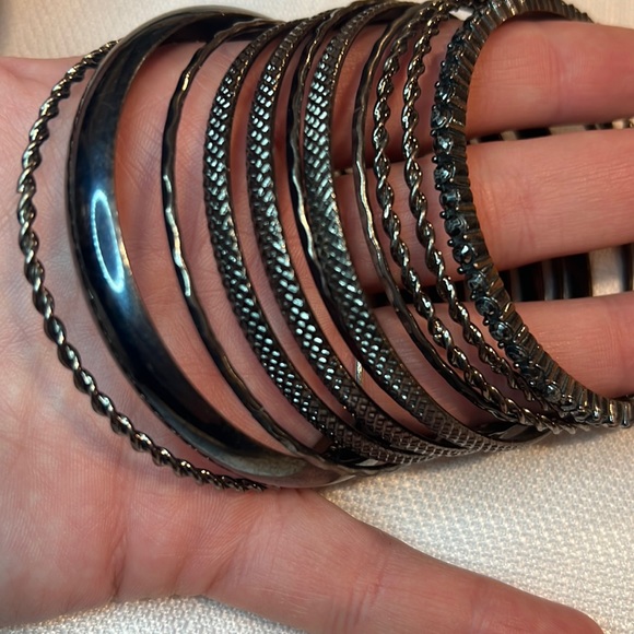 Fish and bangles - Picture 3 of 3